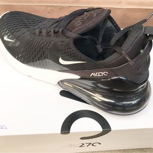 Nike Air Max 270
Men's Shoes size 8